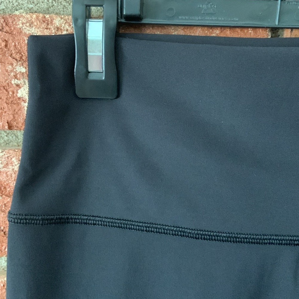 Lululemon Black Wunder Under High-Waisted Athletic Capri Leggings - Picture 5 of 10